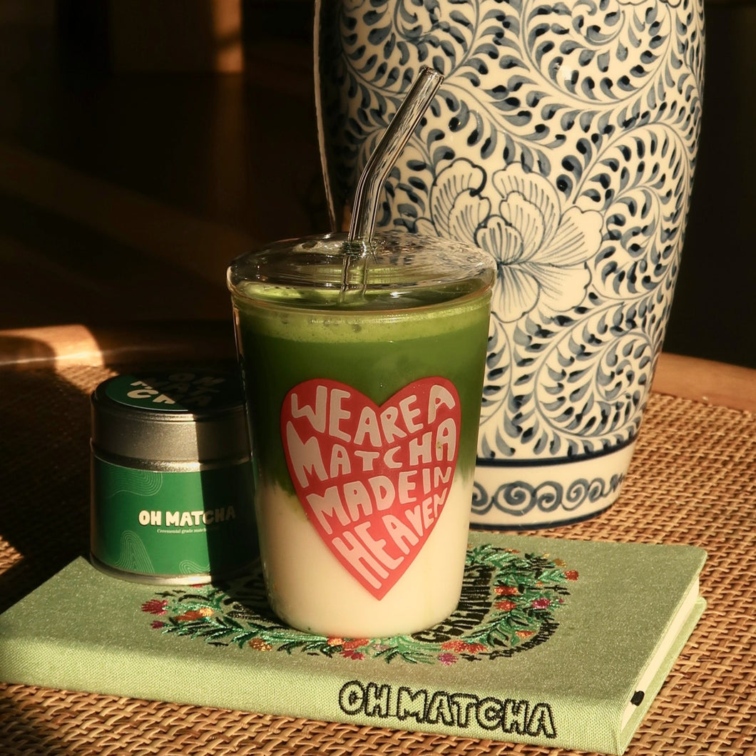  (Matcha Made in Heaven) كوب زجاجي مع غطاء و عود 